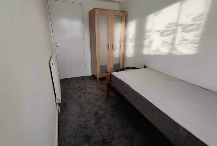 Chirie Apartament 4 Camere in Newham Londra E16