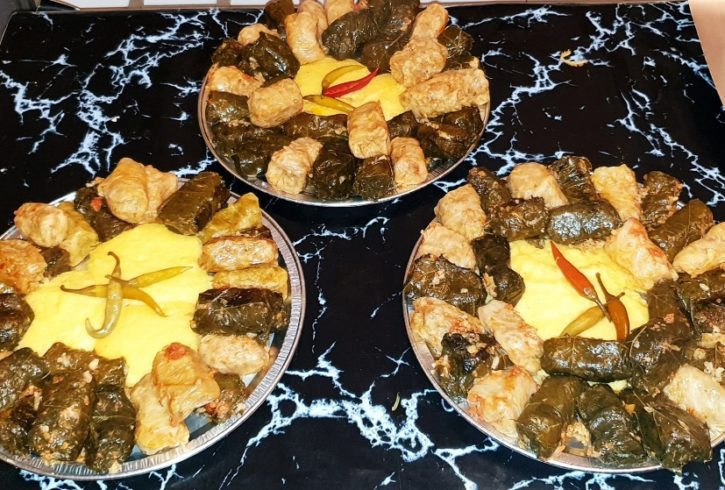 Comandă Platouri Calde, Reci, Mâncare si Deserturi in Harrow