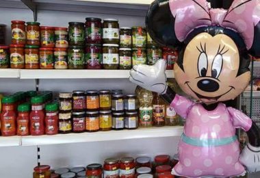 Magazin Traditional Romanesc in Kidderminster Clock Tower, UK