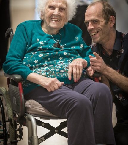 Angajam Infirmieri si Asistenti Medicali- Residential Nursing Home Angajam Infirmieri si Asistenti Medicali- Residential Nursing Home