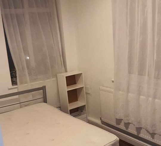 De inchiriat Apartament cu 2 camere duble in Newham Londra