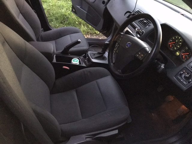 Vand masina Volvo S40 1.6 2006 benzina in Enfield Londra