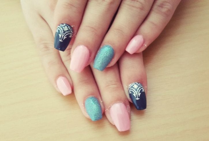 Alungirea unghiilor cu gel in Leyton