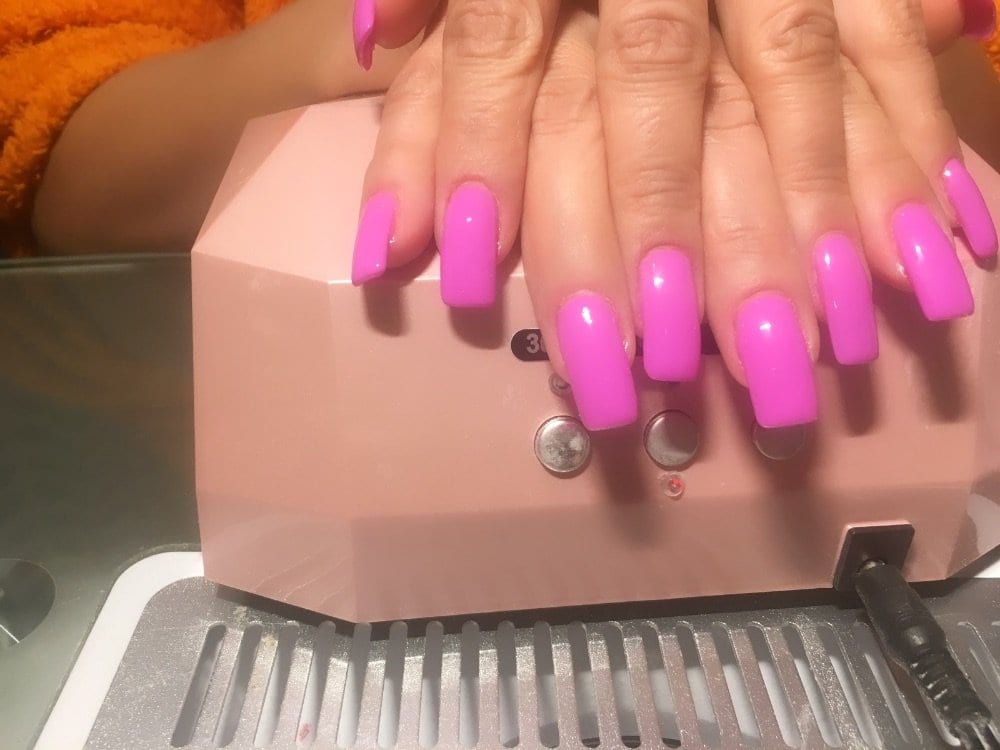 Tipsuri cu gel sau gel pe unghie naturala la domiciliul meu din Kingsbury