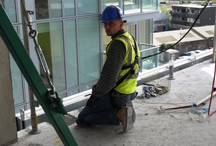 Compania T & D Glazing And Installation Ltd. angajeaza pe diferite posturi