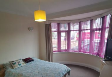 Inchiriem Camera Dubla in Burnt Oak - Londra NW9