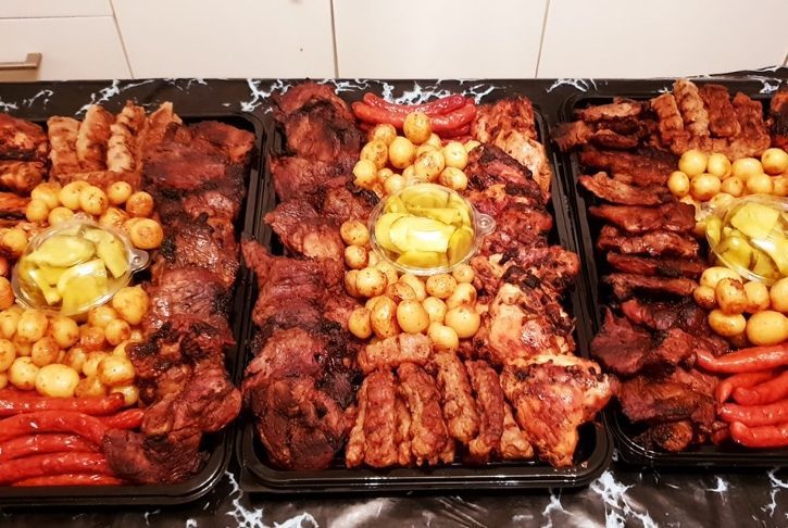 Comandă Platouri Calde, Reci, Mâncare si Deserturi in Harrow