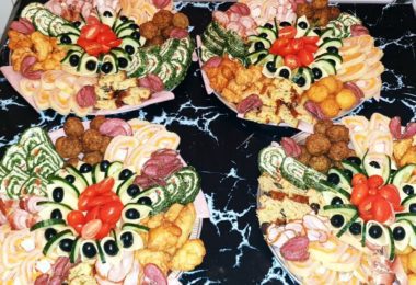 Comandă Platouri Calde, Reci, Mâncare si Deserturi in Harrow