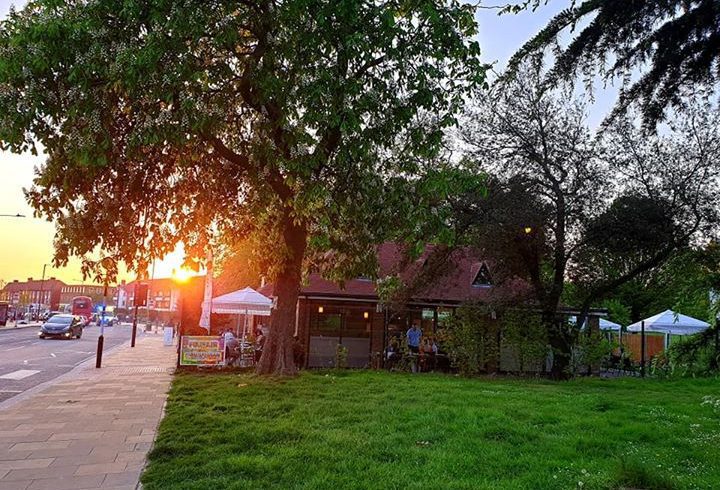 Restaurant The Lodge Kingsbury Brent NW9