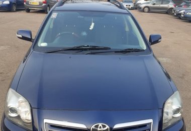 Vand auto Toyota Avensis Londra