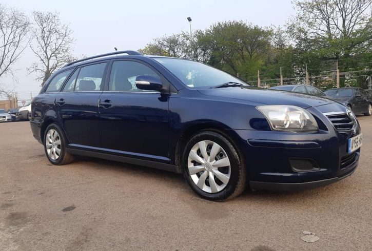 Vand auto Toyota Avensis Londra
