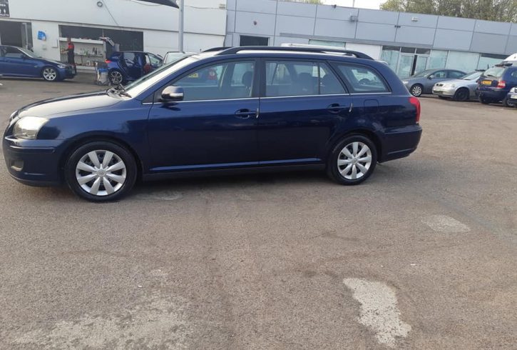 Vand auto Toyota Avensis Londra
