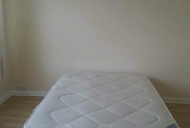 Camera King Size in Colindale