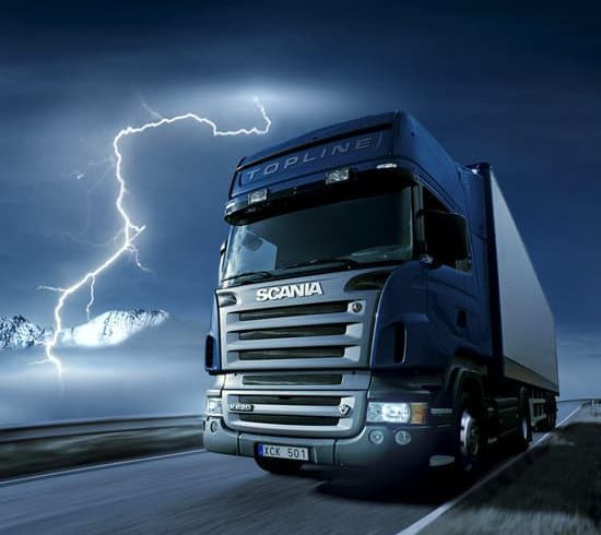 Căutăm soferi HGV / LGV / C + E / Clasa 1 cu incepere imediata