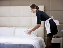 Angajam cameriste hotel Crown Plaza in Gatwick Crawley