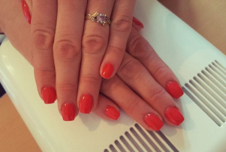 Alungirea unghiilor cu gel in Leyton