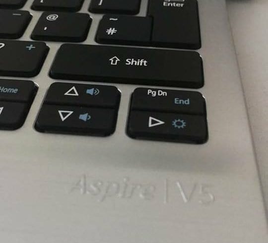 Quick Sale Acer Aspire V5-122P Touchscreen Laptop 4GB Ram Londra E6 3