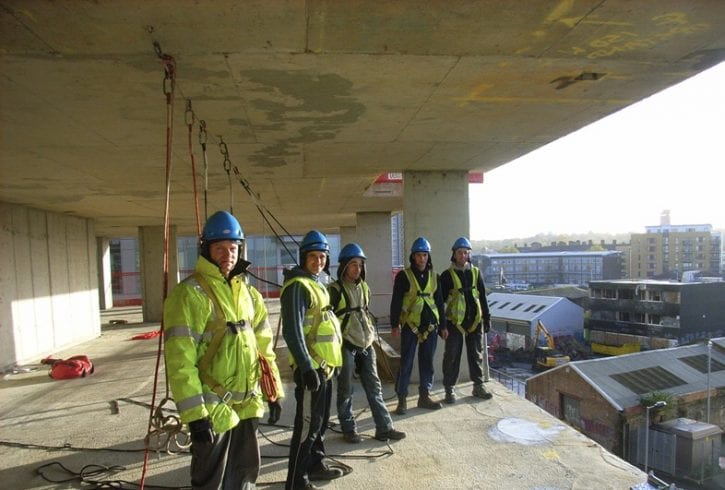 Compania T & D Glazing And Installation Ltd. angajeaza pe diferite posturi