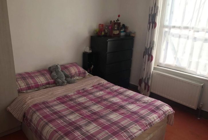 Închiriez camera dubla in Leyton Londra