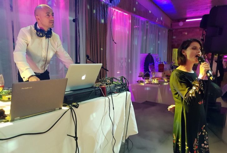 DJ Dan si Elena - Solist Vocal si Aparatura Profesionala in Borehamwood