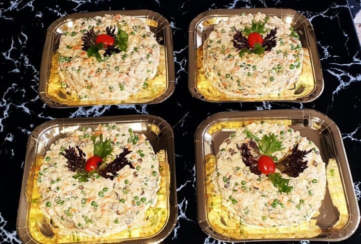 Comandă Platouri Calde, Reci, Mâncare si Deserturi in Harrow