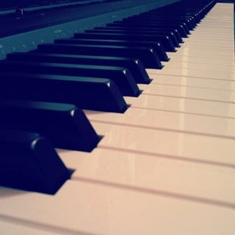 Teo - Lectii de CHITARA si PIAN - Londra UB10