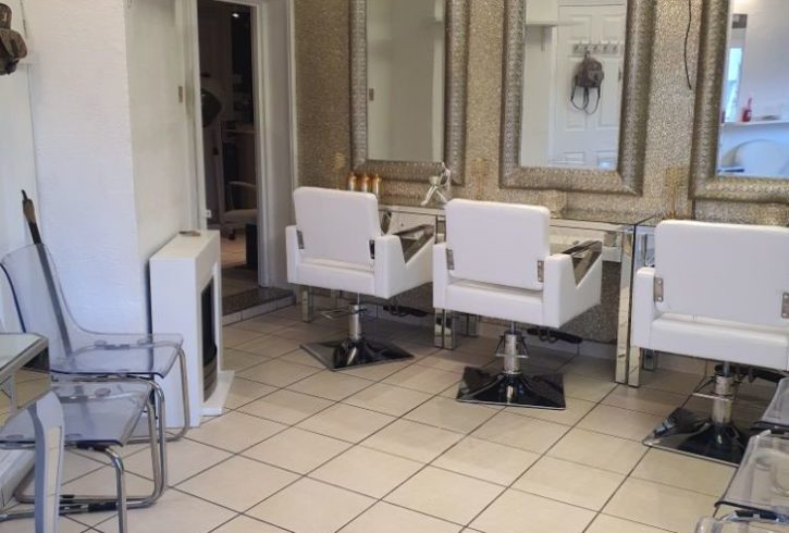 Angajez Coafeza si Cosmeticiana in zona Enfield