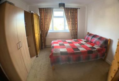 Se ofera spre inchiriere camera double Chingford E46