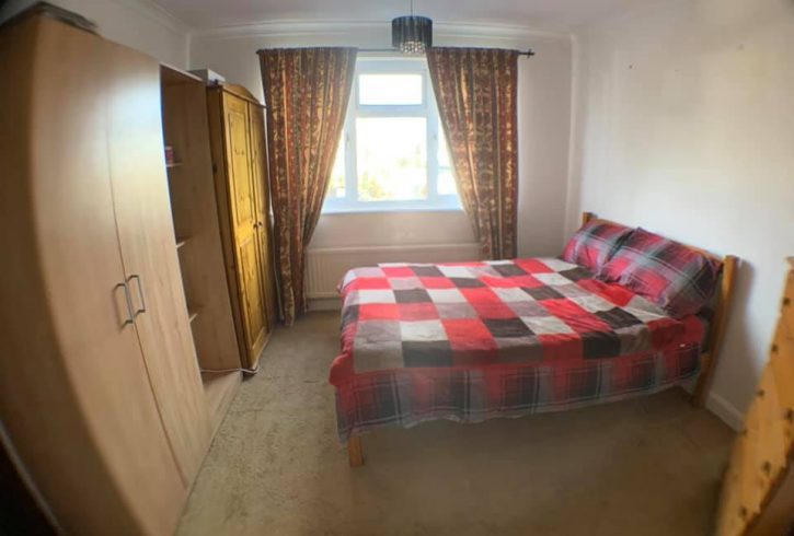 Se ofera spre inchiriere camera double Chingford E46