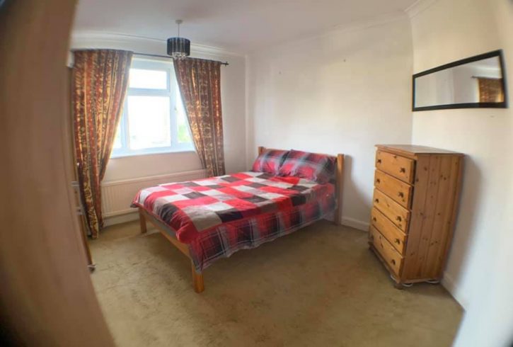 Se ofera spre inchiriere camera double Chingford E46