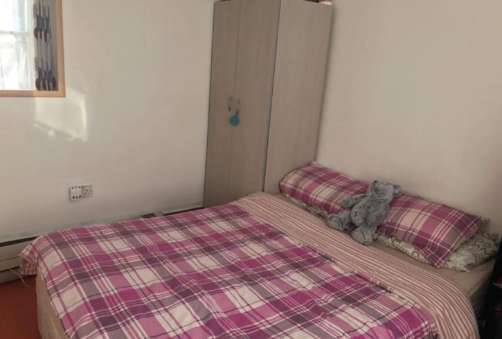 Închiriez camera dubla in Leyton Londra