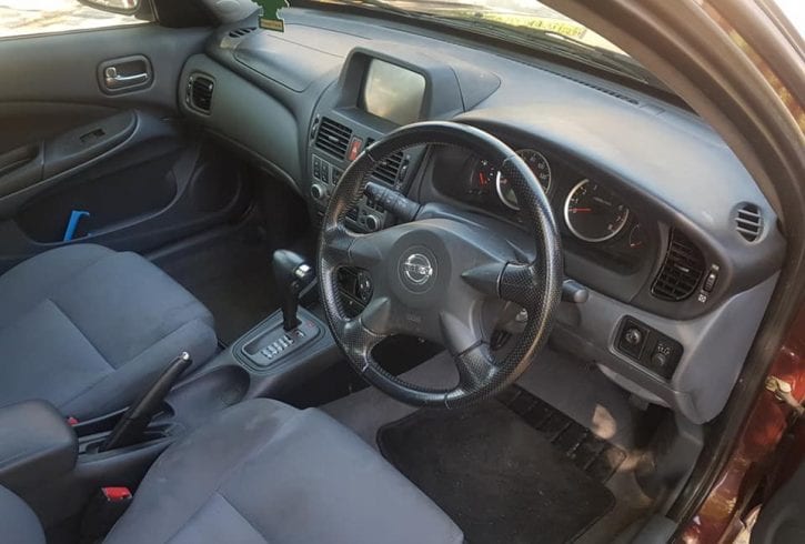 For Sale Nissan Almera 1.7 CC Dagenham Londra UK RM8