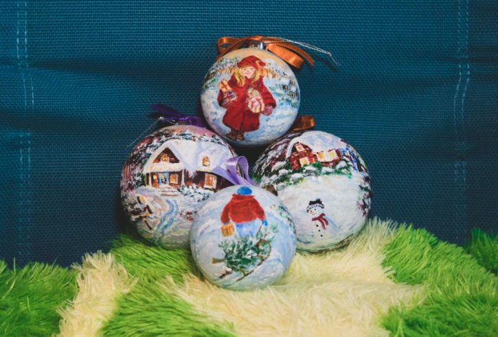Globuri Brad Craciun Pictate Manual - Liverpool UK