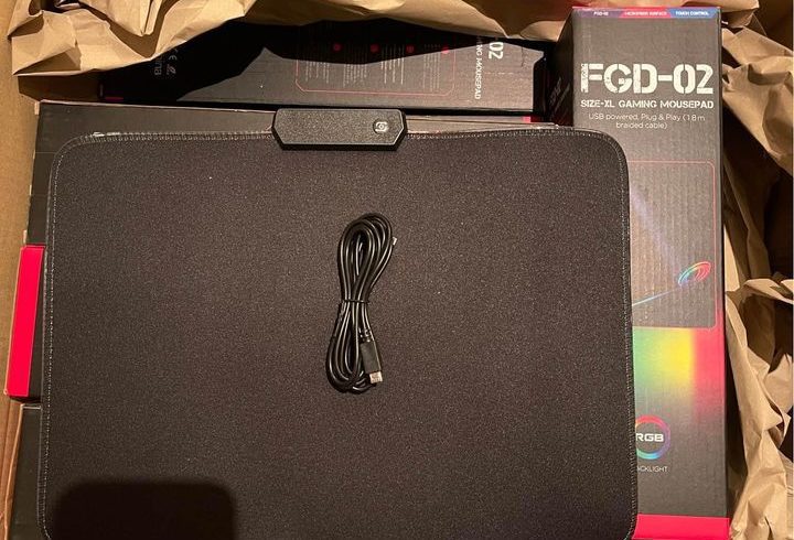 Vânzare en gros 778 bucăți Mouse Pad nou RGB in Wembley