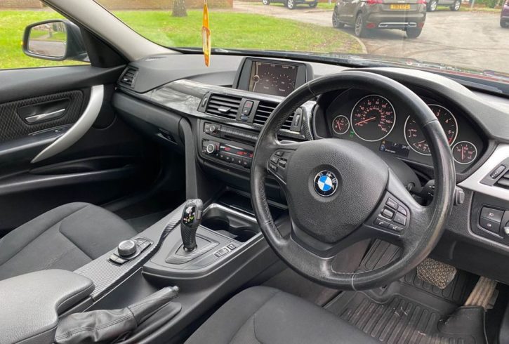 De vânzare 2013 BMW 318d in Hoddesdon - AutomobileUK Ltd