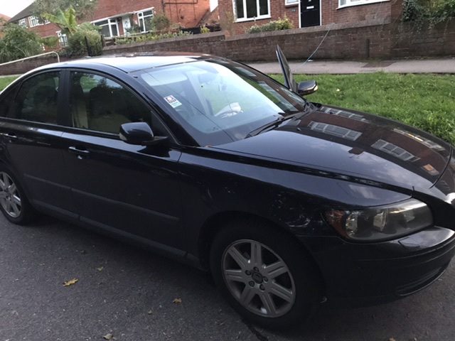 Vand masina Volvo S40 1.6 2006 benzina in Enfield Londra