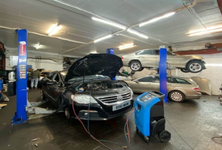 Inchiriere Jumatate de Service Auto cu Doua Rampe in Birmingham