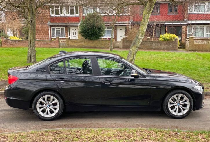 De vânzare 2013 BMW 318d in Hoddesdon - AutomobileUK Ltd