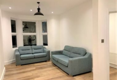 Inchiriem Casa cu 5 Dormitoare in Walthamstow - Agentia Remax