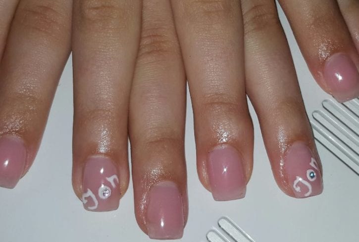 Alungirea unghiilor cu gel in Leyton