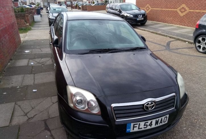 Vand la dezmembrare Toyota Avensis