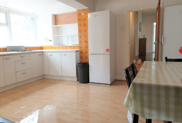 De închiriat Camera Dubla in Plaistow Londra - Agenția Remax