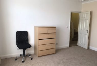 Chirie Camera Dubla Mare in Brent NW10 Londra