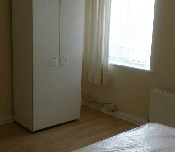 Camera King Size in Colindale