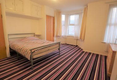 Agentia inchiraza casa cu 4 dormitoare in Barking