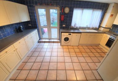 Agentia inchiriaza casa cu 4 dormitoare in barking, IG119XA