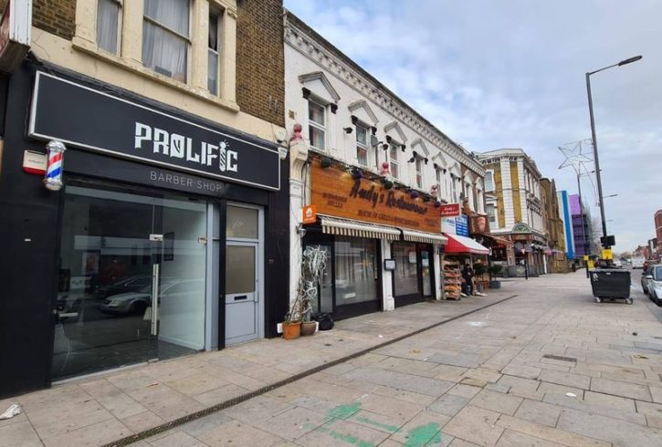 Spatiu comercial in Canning Town E16 4HB