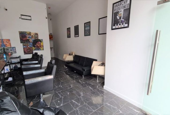 Spatiu comercial in Canning Town E16 4HB