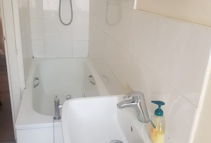 Casa 4 dormitoare si gradina in zona East Ham E6 Londra