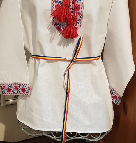 Rochite cămăși seturi motive tradiționale in UK